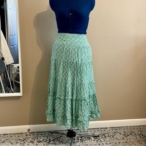 The cutest Oliver Bonas multilayer tiered skirt, perfect for spring! US size 10